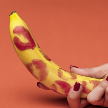 Pourquoi les “dick pics” persistent : décryptage psychanalytique d’un geste de domination digitale