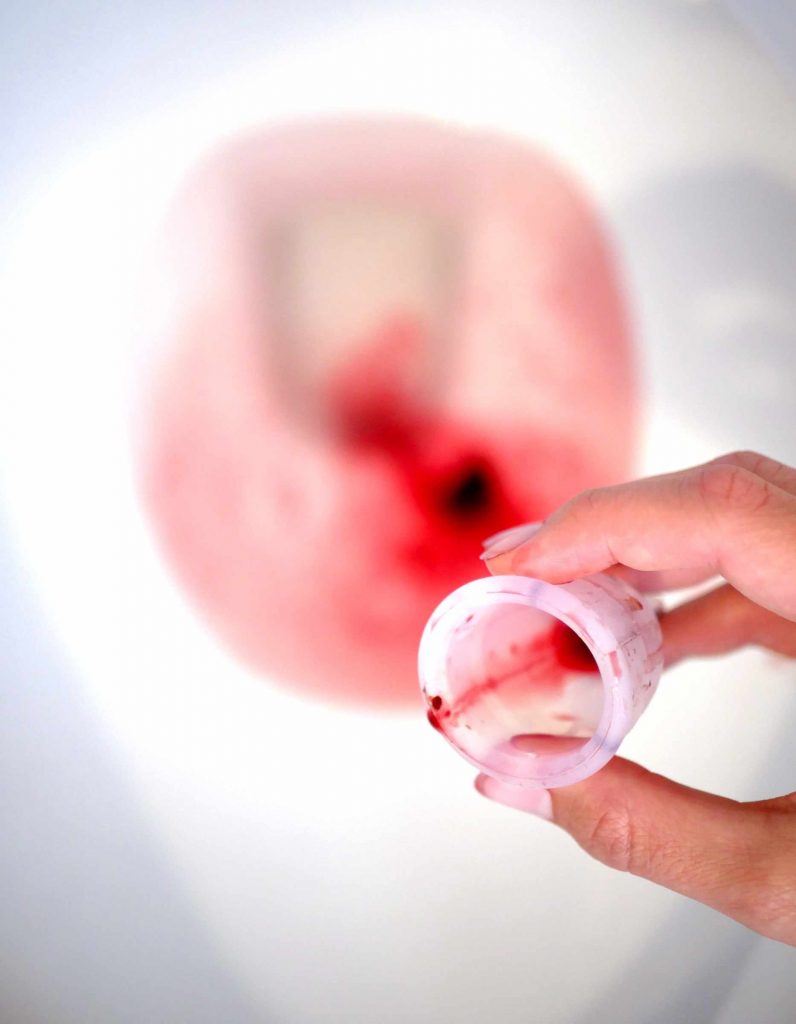 Photo de coupe menstruelle.. ‘Photo by Vulvani – www.www.vulvani.com’