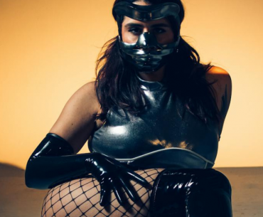 femme au look bdsm