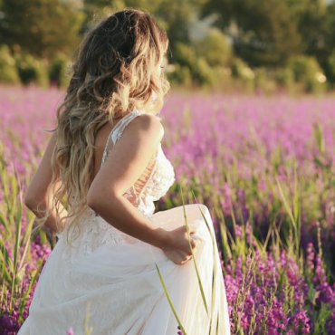 Le mariage lavande : quand les couples queer réinventent l’amour